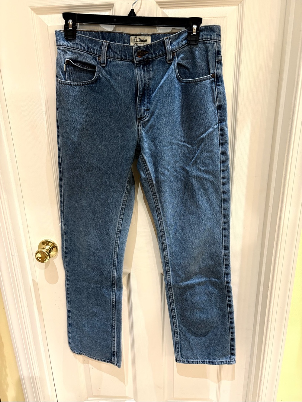 L.L. Bean Women’s Standard Fit Straight Jeans in Blue Denim 33 x32